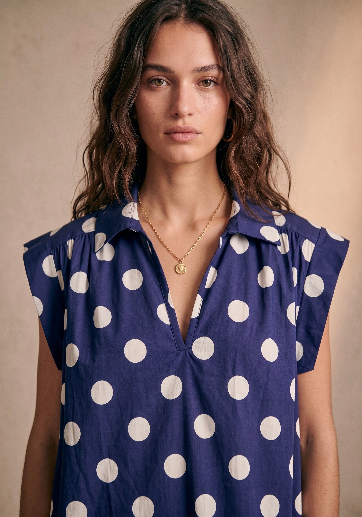 Robe courte imprimée à pois col V manches courtes coton - Lucía
