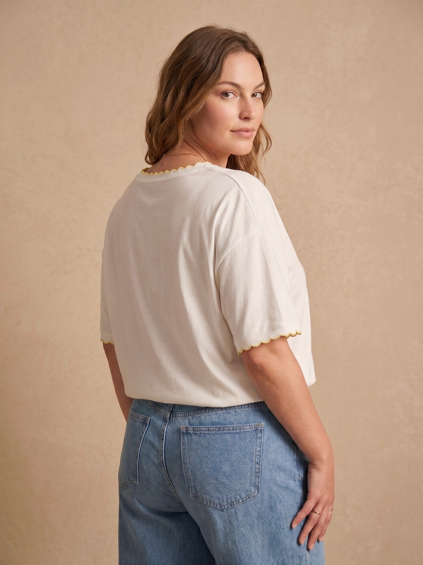 Curve - T-shirt blanc LOVE festonné col rond - Léonie