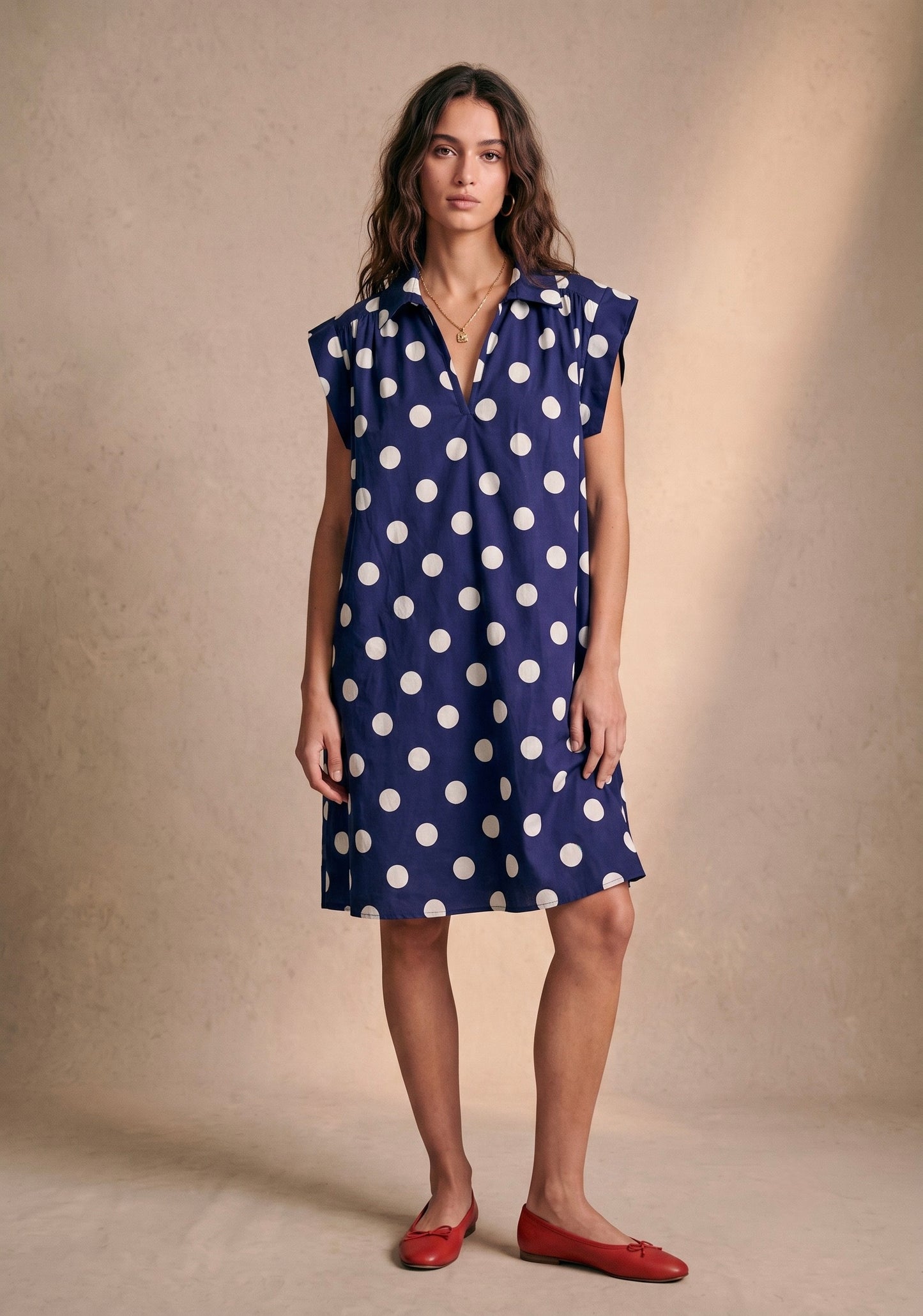 Robe courte imprimée à pois col V manches courtes coton - Lucía
