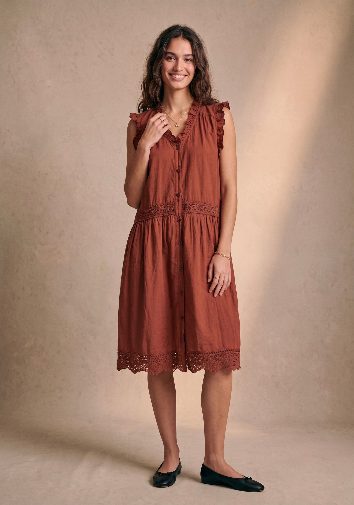 Robe courte boutonnée sans manches col V dentelle coupe ample - Silvie