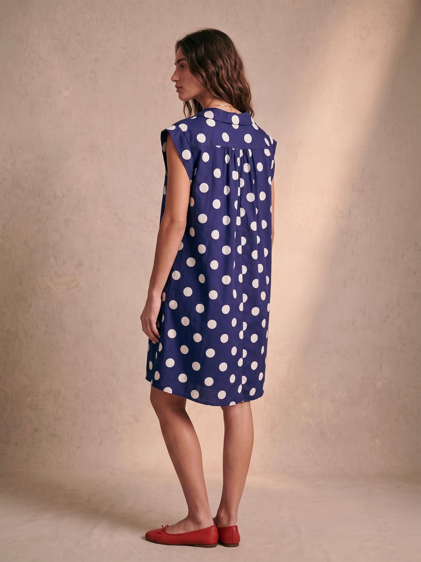 Robe courte imprimée à pois col V manches courtes coton - Lucía